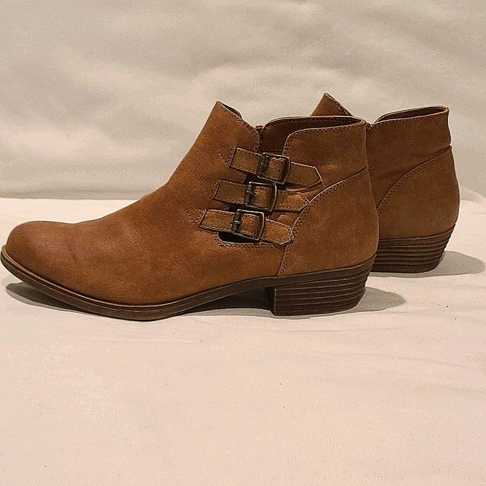 Like New -- Booties - Picture 4 of 6